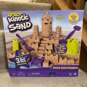 Kinetic Sand Beach Sand Kingdom Playset with 3Lbs of Beach Sand, new.
